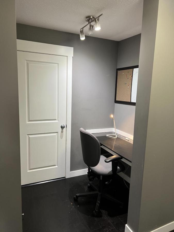 Apartment Lovely 2 Bedroom 2 Bathroom Plus Den Calgary